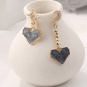 *NOVALIE* Gold x Gray Pixel Heart Design Earrings